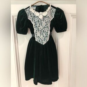 Vintage Green Velvet Kids Dress with Lace Detail